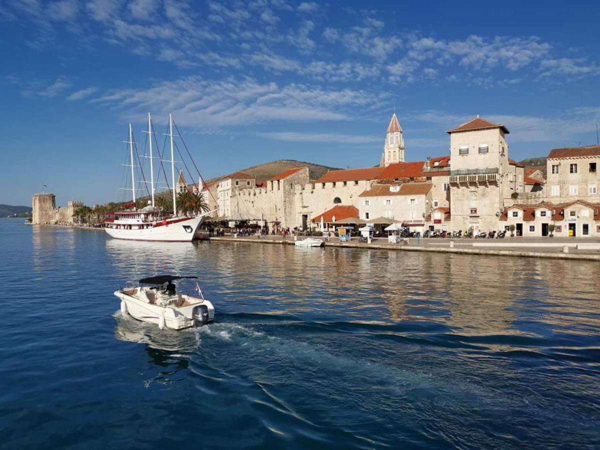 Apartment Okrug Gornji - Trogir With Sea View Exteriör bild