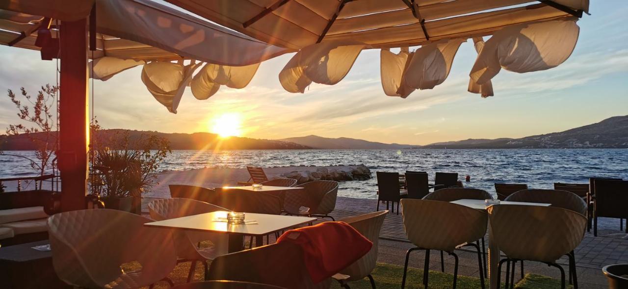 Apartment Okrug Gornji - Trogir With Sea View Exteriör bild