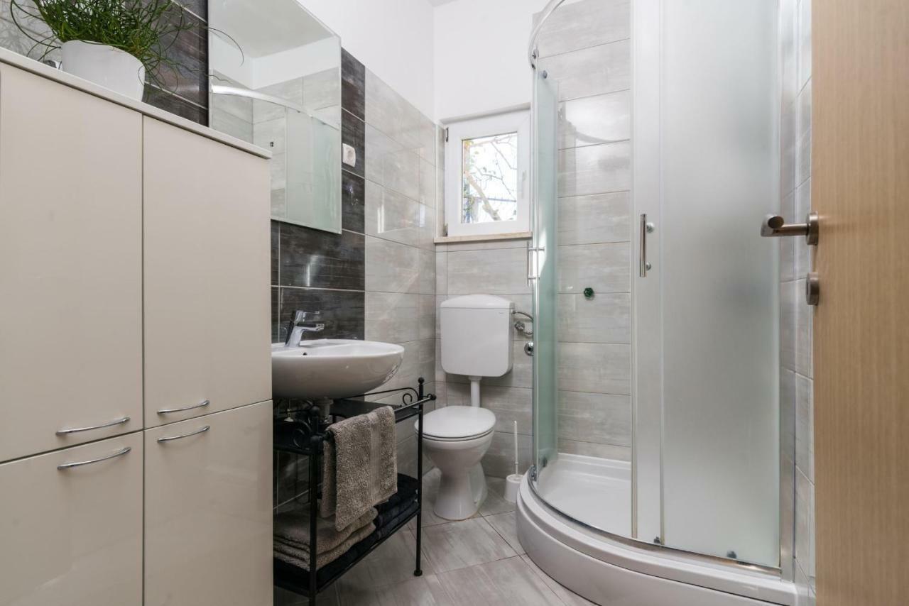 Apartment Okrug Gornji - Trogir With Sea View Exteriör bild