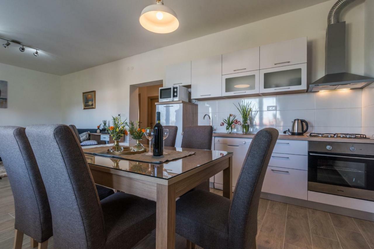 Apartment Okrug Gornji - Trogir With Sea View Exteriör bild