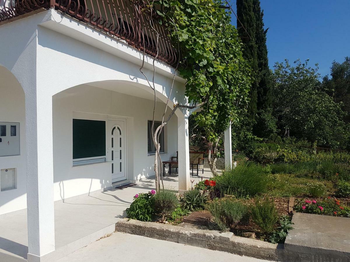 Apartment Okrug Gornji - Trogir With Sea View Exteriör bild