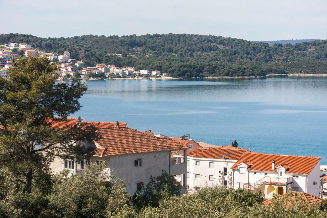 Apartment Okrug Gornji - Trogir With Sea View Exteriör bild
